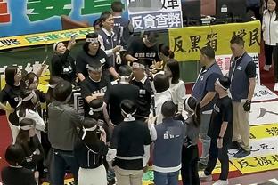 亚冠-利雅得胜利2-0费哈总比分3-0进8强 C罗破门+染黄马宁出示9黄